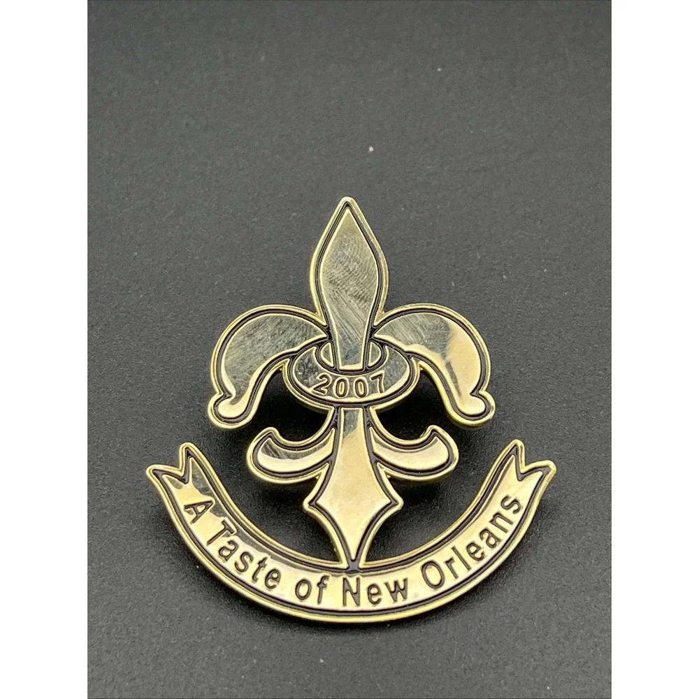 2013 A Taste Of New Orleans Louisiana Gold Tone Lapel Hat‎ Pin